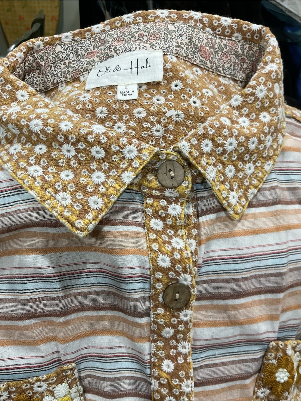 Oli Hali L button up top two pockets on top & pockets all raw hem.